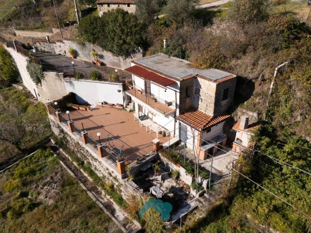 Villa in vendita a Poli RM