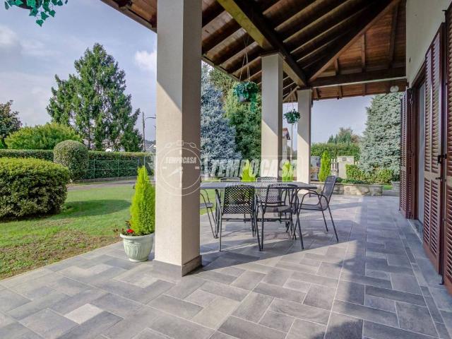 Villa in vendita a Pombia NO