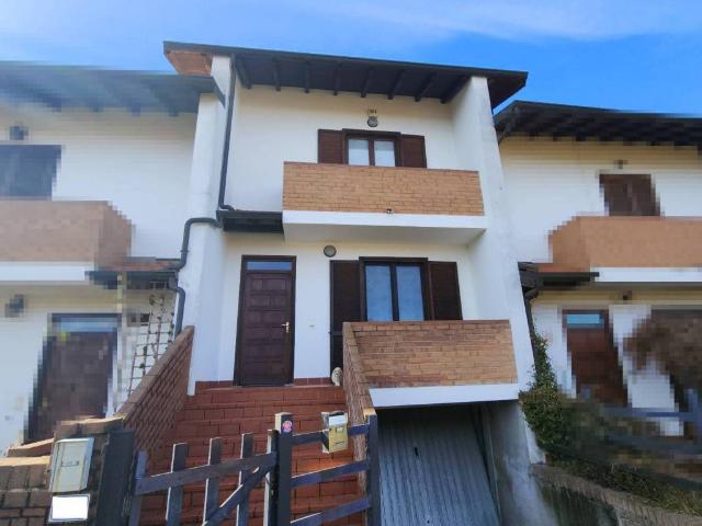 Villa in vendita a Pombia NO