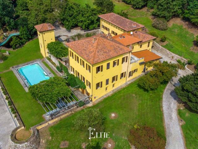 Villa in vendita a Pombia NO