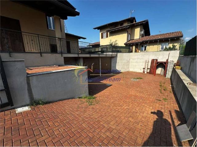 Villa in vendita a Pombia NO