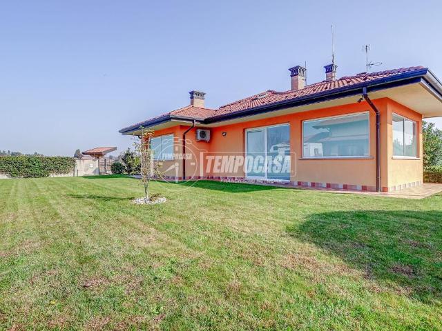 Villa in vendita a Pombia