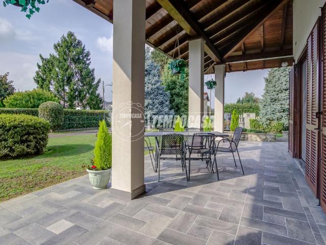 Villa in vendita a Pombia