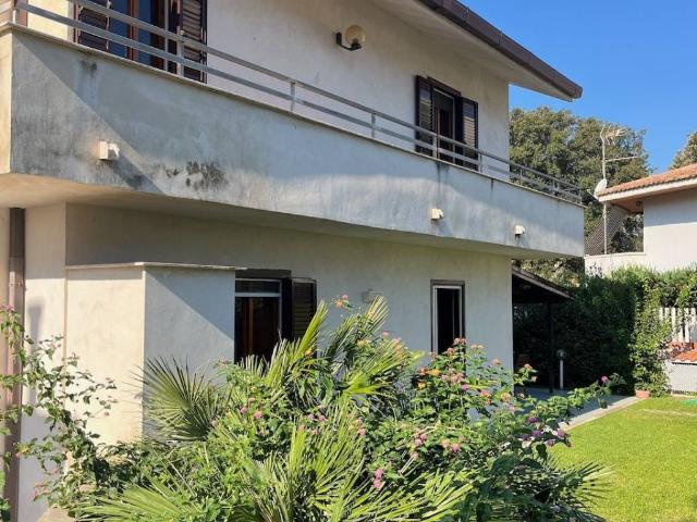 Villa in vendita a Pomezia RM
