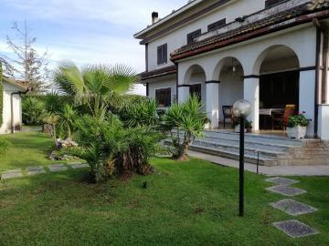Villa in vendita a Pomezia RM