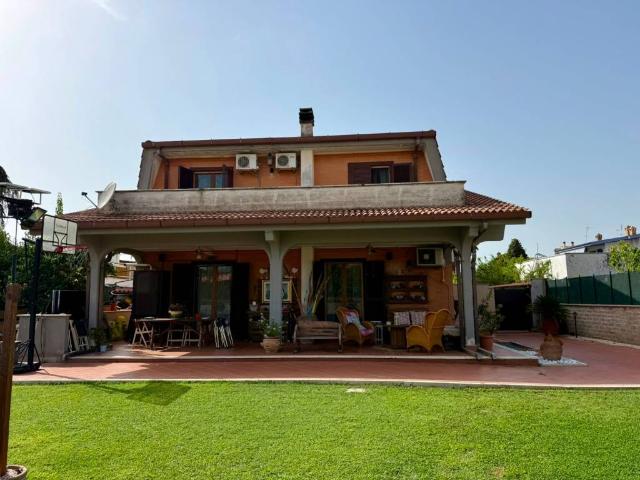 Villa in vendita a Pomezia RM
