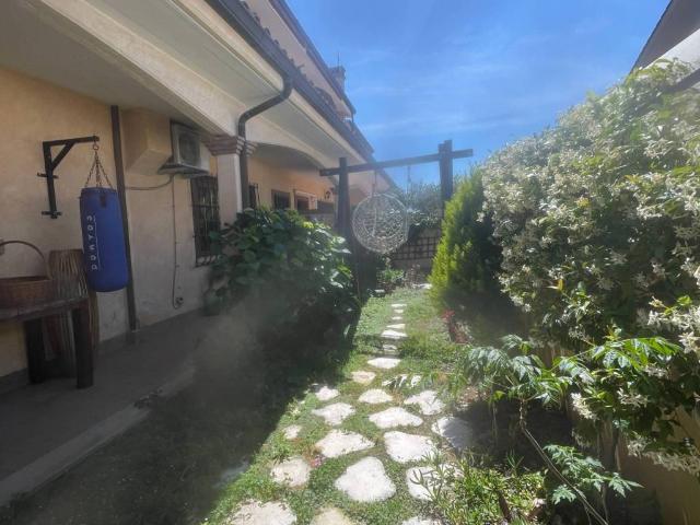 Villa in vendita a Pomezia RM