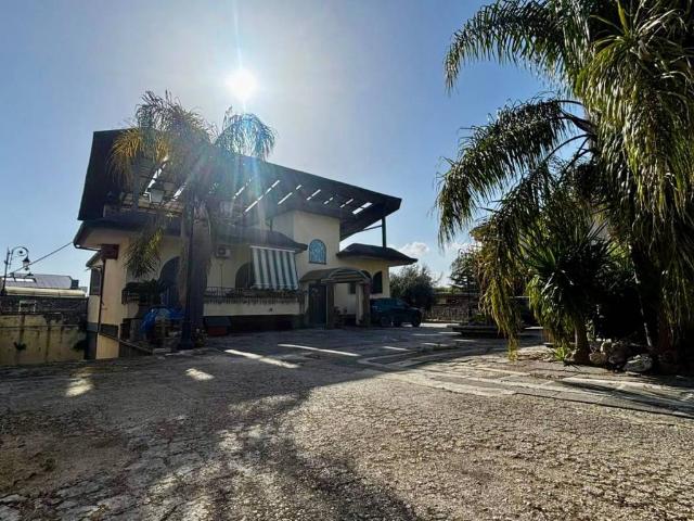 Villa in vendita a Pomigliano d'Arco NA