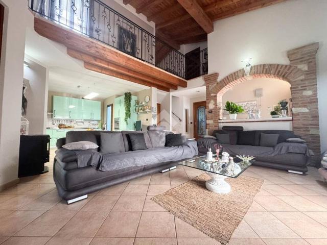 Villa in vendita a Pompiano BS