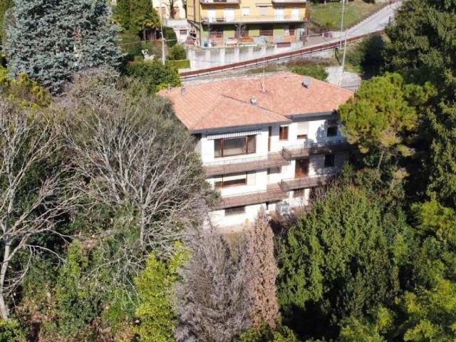 Villa in vendita a Ponte Lambro CO