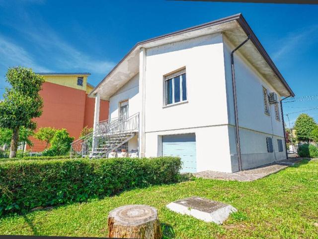 Villa in vendita a Pontenure PC
