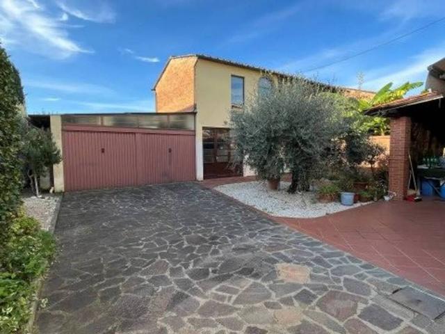 Villa in vendita a Porcari LU