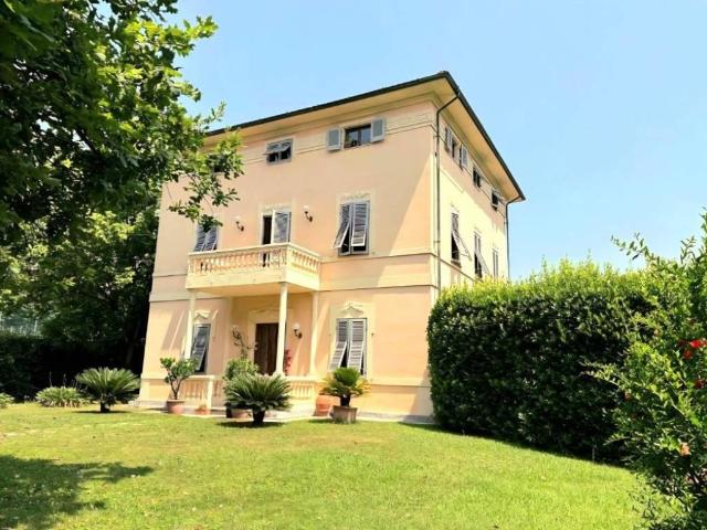 Villa in vendita a Porcari LU