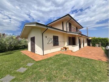 Villa in vendita a Porcari LU