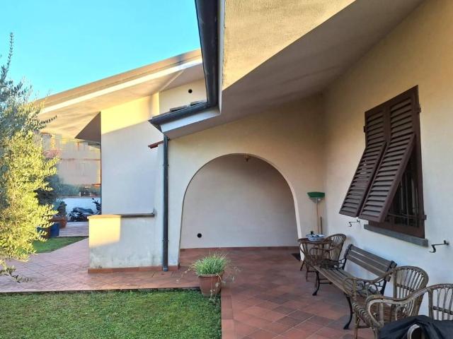 Villa in vendita a Porcari LU