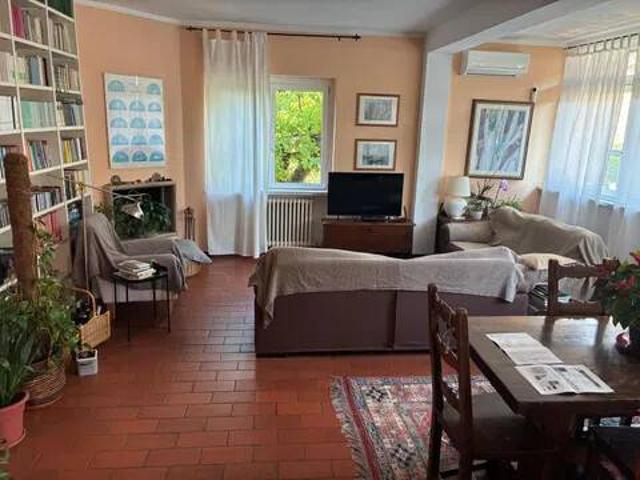 Villa in vendita a Porto Ceresio VA