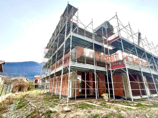 Villa in vendita a Porto Ceresio VA