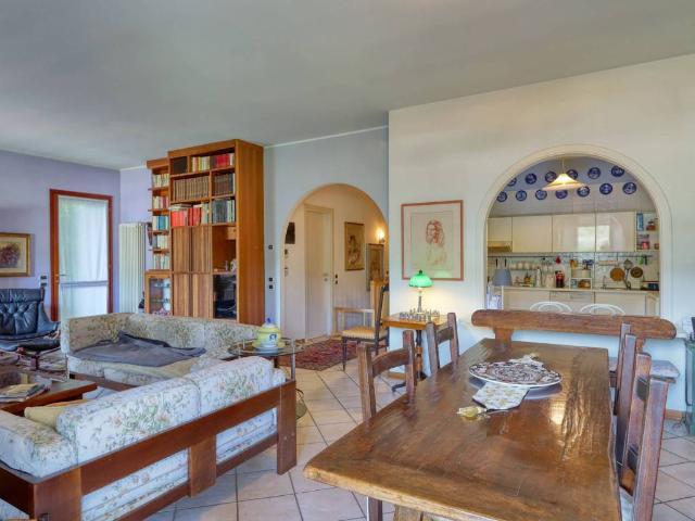 Villa in vendita a Porto Ceresio VA