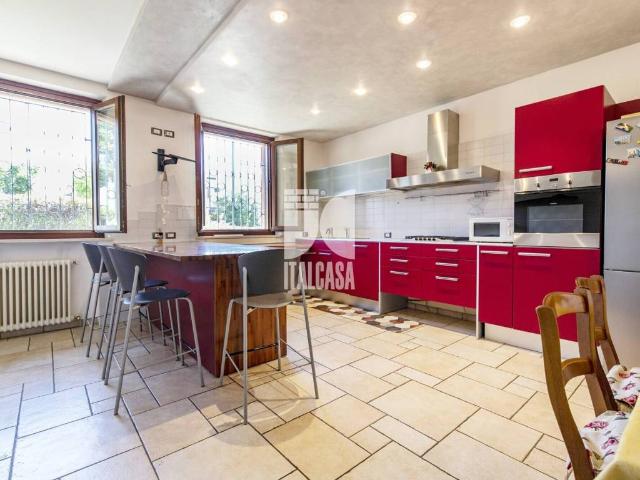 Villa in vendita a Porto Mantovano MN