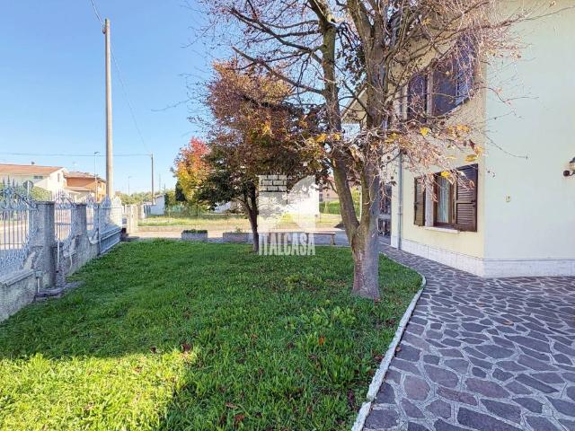 Villa in vendita a Porto Mantovano MN