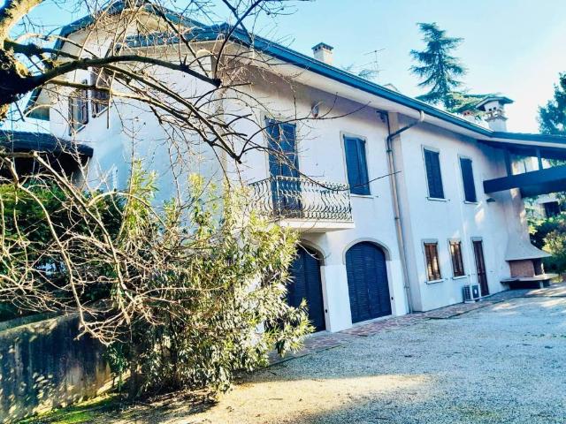 Villa in vendita a Porto Mantovano MN