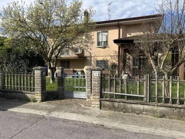Villa in vendita a Porto Mantovano MN