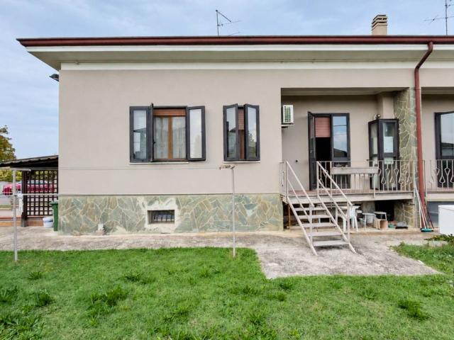 Villa in vendita a Porto Mantovano MN