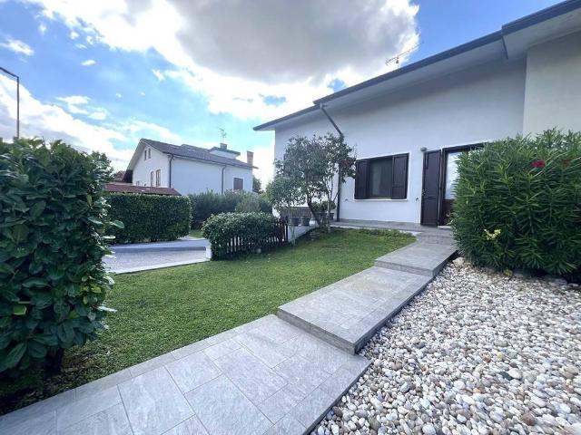 Villa in vendita a Porto Mantovano MN