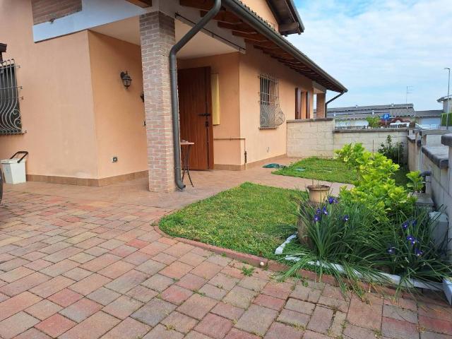 Villa in vendita a Porto Mantovano MN