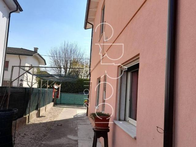 Villa in vendita a Porto Mantovano MN