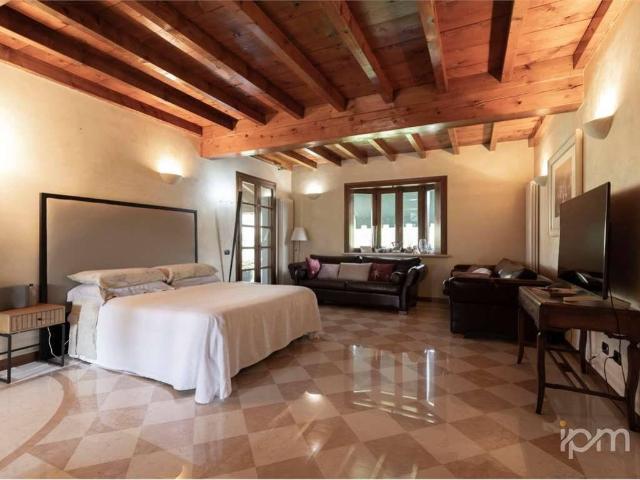 Villa in vendita a Porto Mantovano MN