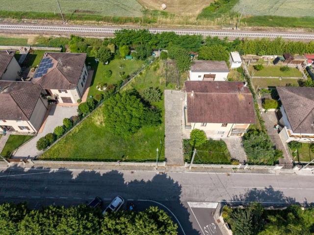 Villa in vendita a Porto Mantovano MN