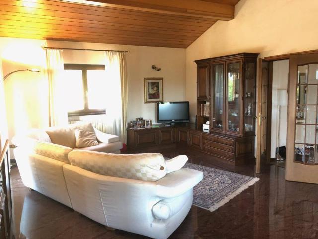 Villa in vendita a Porto Valtravaglia VA