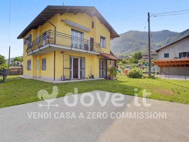 Villa in vendita a Porto Valtravaglia VA