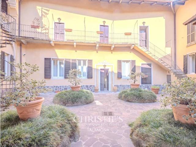 Villa in vendita a Porto Valtravaglia VA