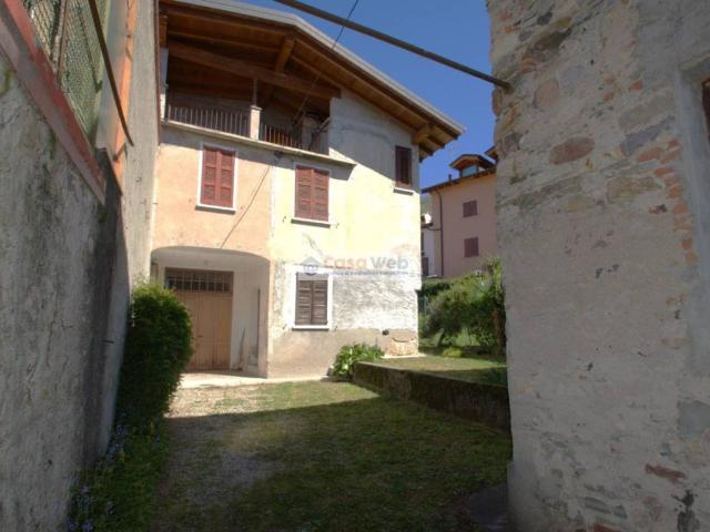 Villa in vendita a Porto Valtravaglia VA