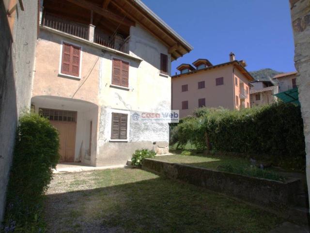 Villa in vendita a Porto Valtravaglia VA
