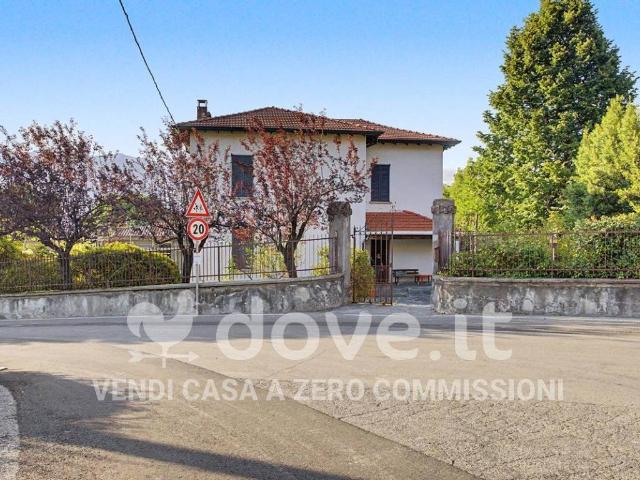 Villa in vendita a Porto Valtravaglia VA