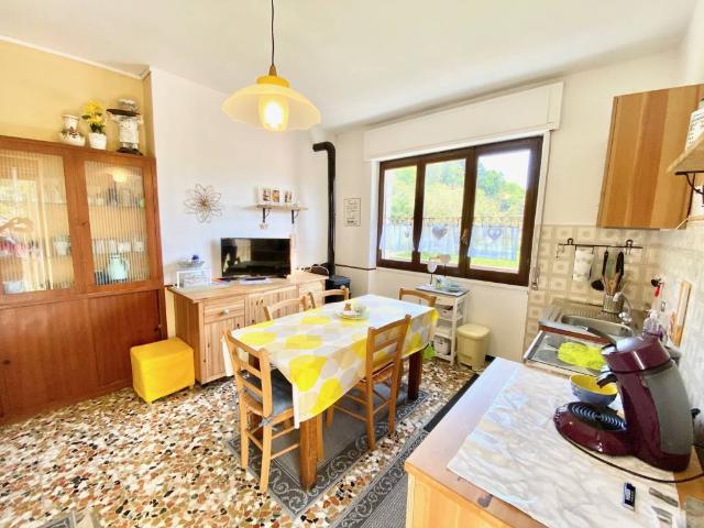 Villa in vendita a Porto Valtravaglia VA