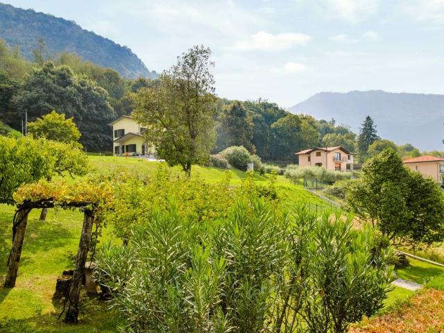 Villa in vendita a Porto Valtravaglia VA