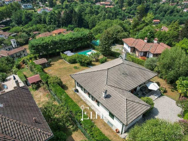 Villa in vendita a Porto Valtravaglia VA