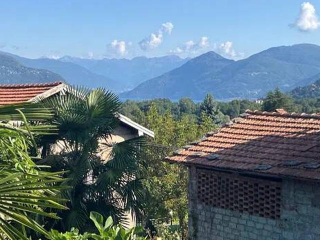 Villa in vendita a Porto Valtravaglia VA