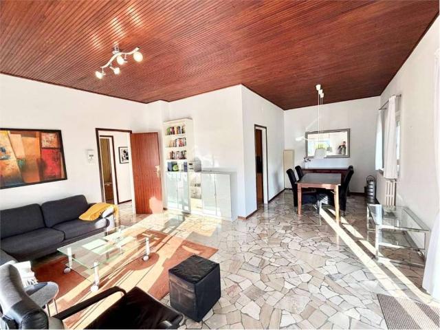 Villa in vendita a Porto Valtravaglia VA