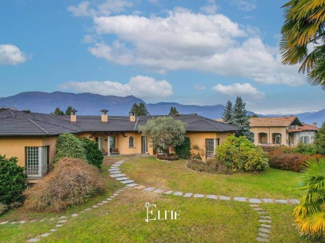 Villa in vendita a Porto Valtravaglia VA