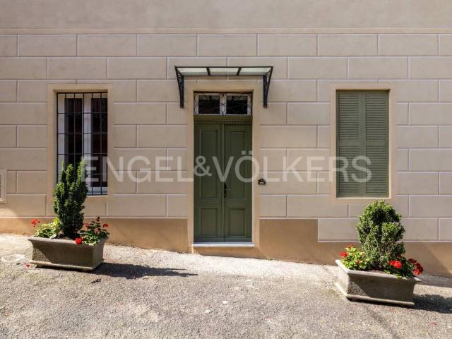 Villa in vendita a Porto Valtravaglia VA
