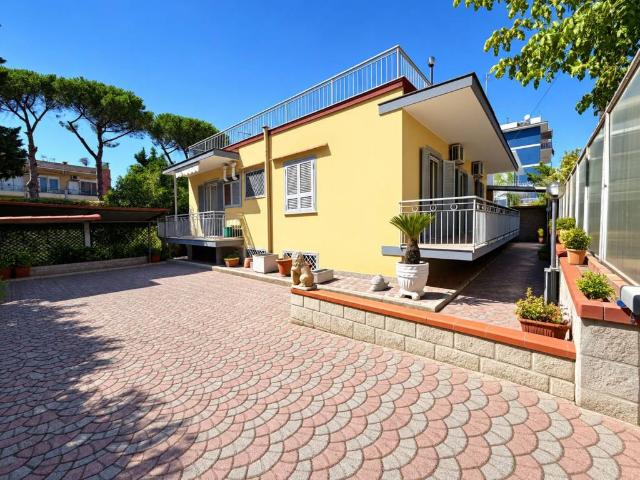 Villa in vendita a Portici NA