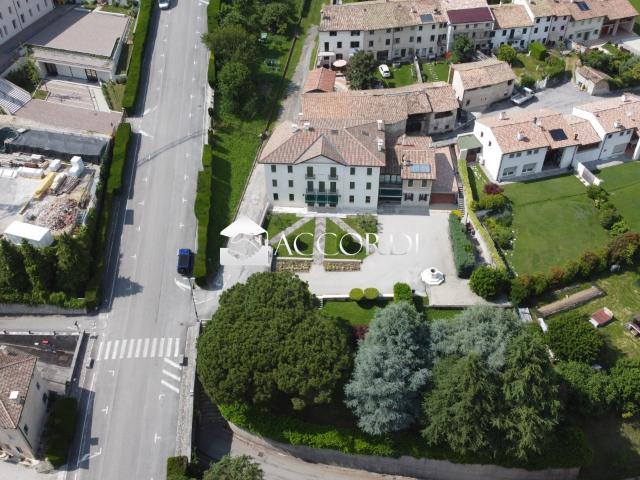 VILLA in VENDITA a POSSAGNO di 21 vani