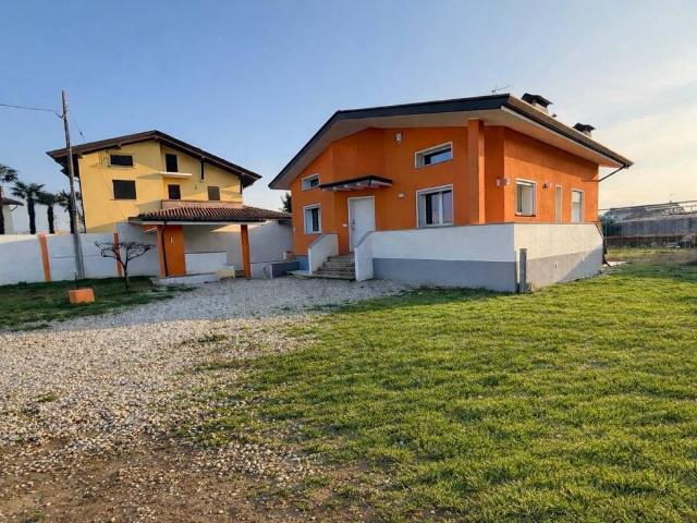 Villa in vendita a Pavia di Udine UD