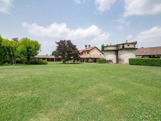 Villa in vendita a Pavia PV