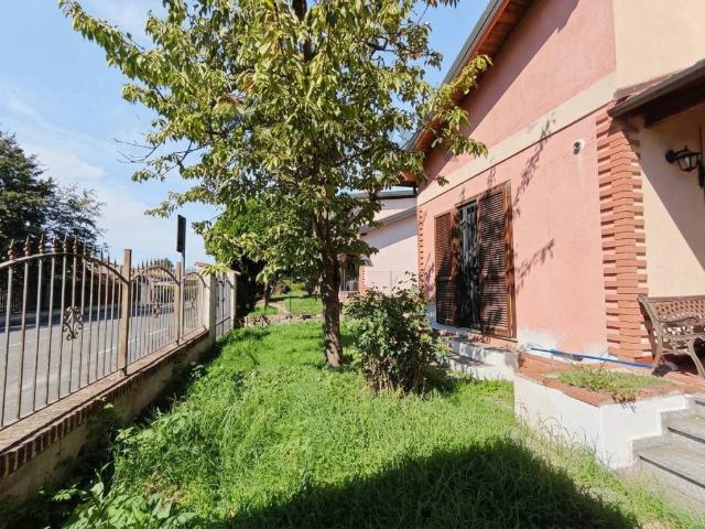 Villa in vendita a Vellezzo Bellini PV